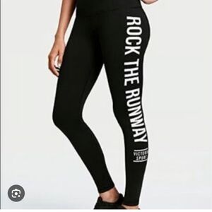 VICTORIA'S SECRET Sport Black Leggings Small Model Rock The Runway Fashion show